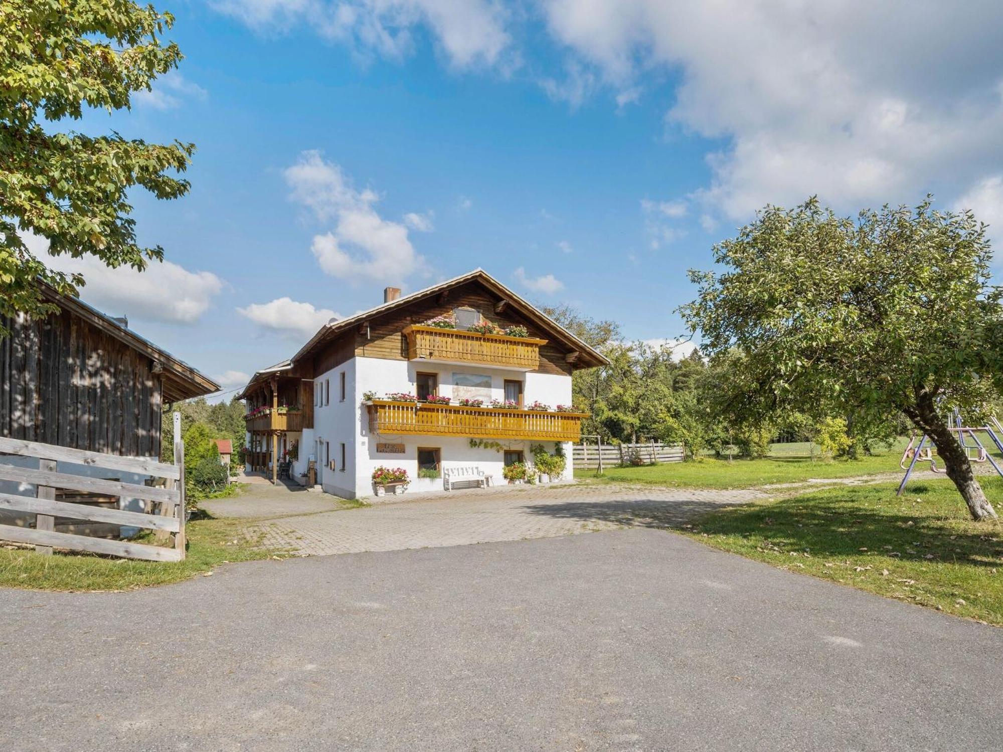 Apartment On A Farm Near The Ski Area Neukirchen beim Heiligen Blut Exterior photo